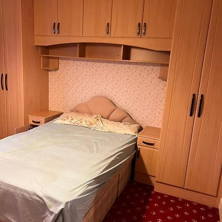Whitby Road House Lejlighed Canvey Island Eksteriør billede